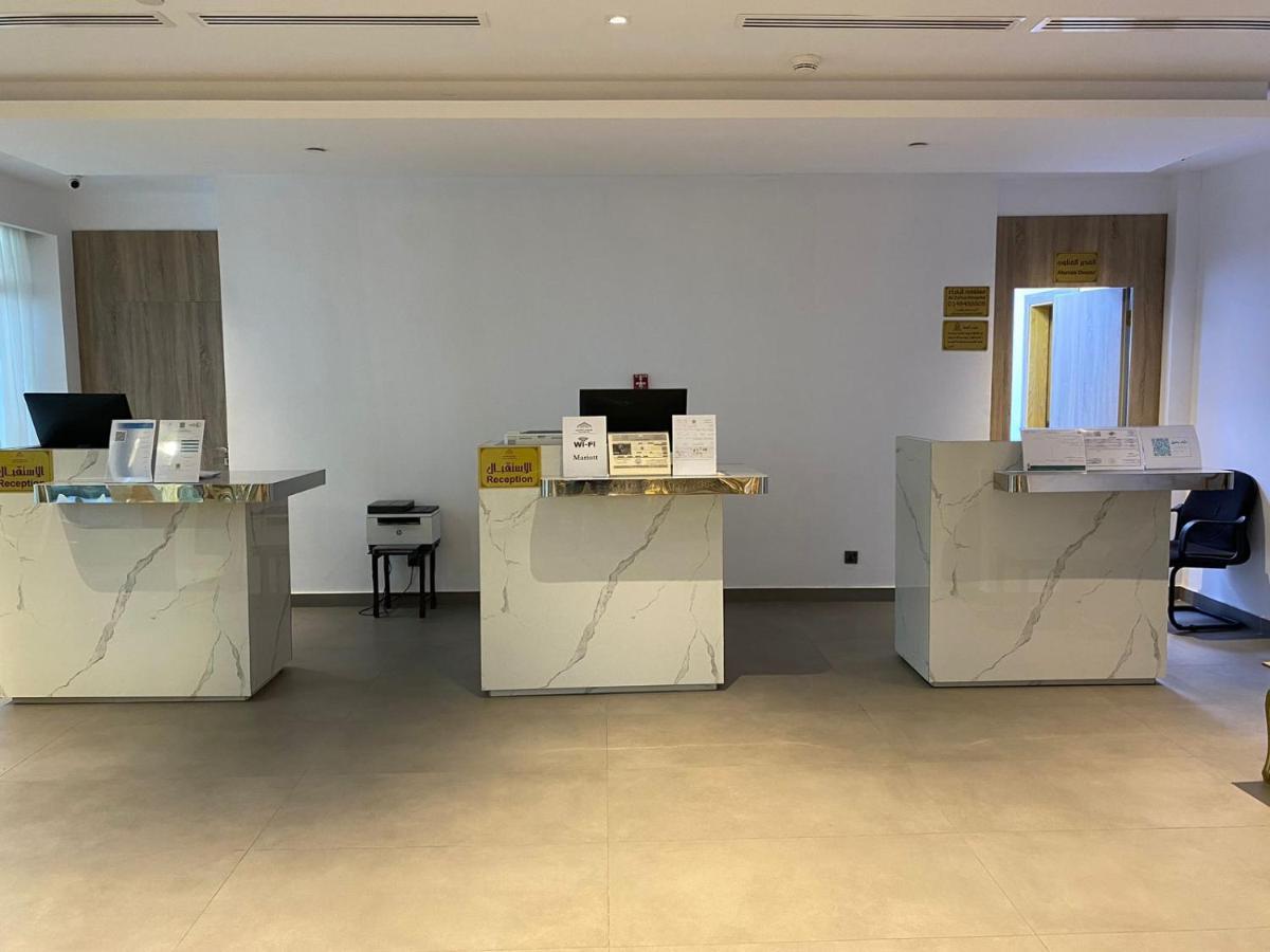 Roya Al Andalus Hotel Medina Buitenkant foto Reception desk at the airport