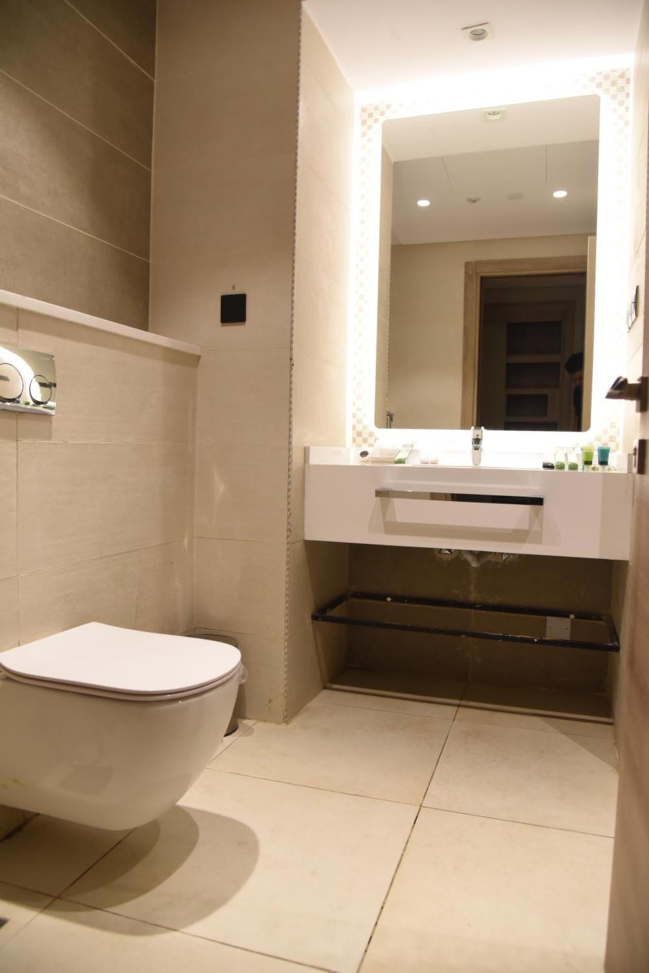 Roya Al Andalus Hotel Medina Buitenkant foto Bathroom