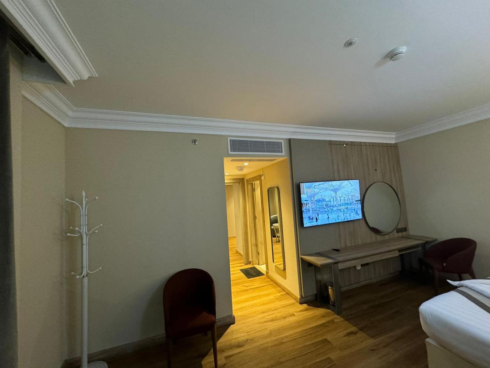 Roya Al Andalus Hotel Medina Buitenkant foto A room at the hotel